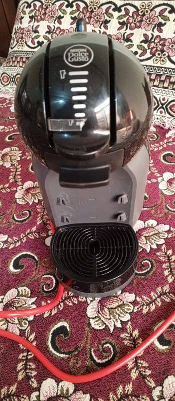 Nescafe Dolce Gusto Mini Me Coffee Capsule Machine 0