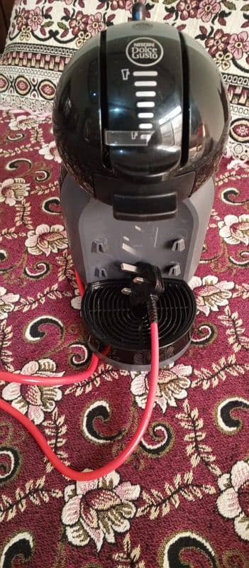 Nescafe Dolce Gusto Mini Me Coffee Capsule Machine 1