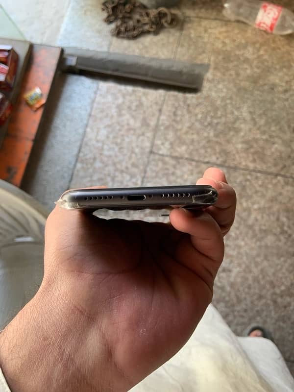 IPhone 11 storage 64gb 4