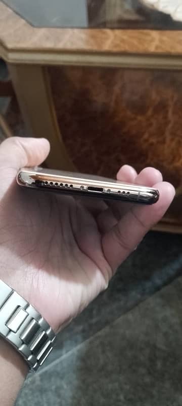 iphone xs 64gb pta approved 4