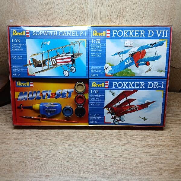 Aircraft kits 1:72 and 1:100 Revell 3