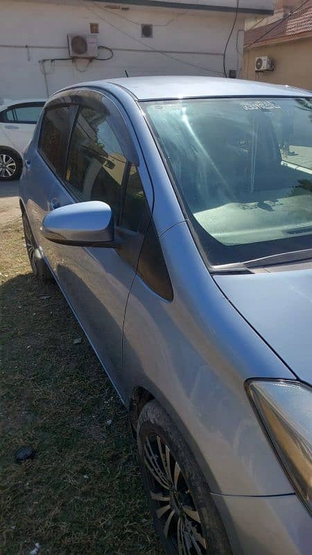 Toyota Vitz 2013/2017 For Sale In Very Good Condition 3