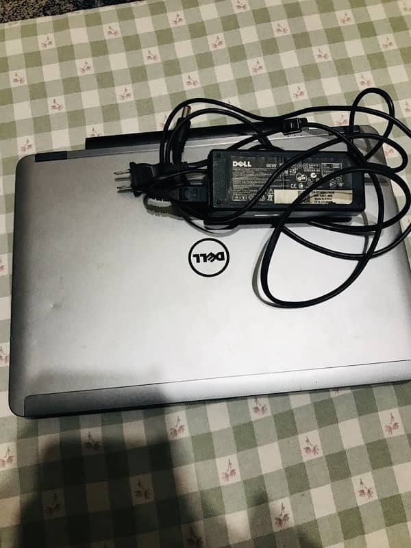 Dell latitude E6440 with original charger 0