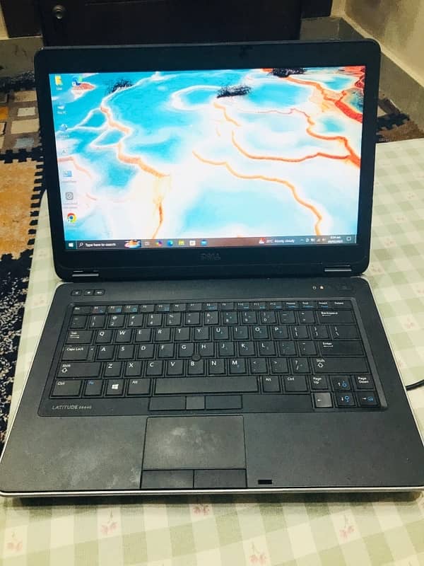 Dell latitude E6440 with original charger 1