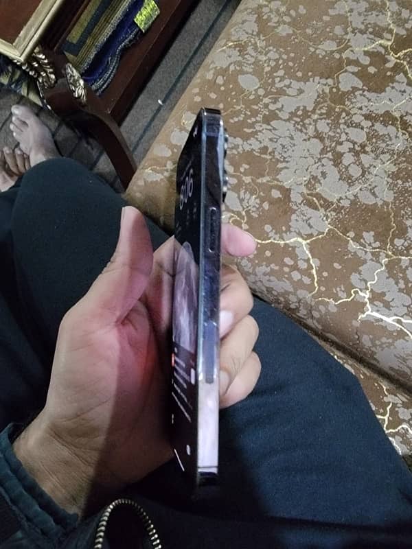 I phone 14 pro max 4