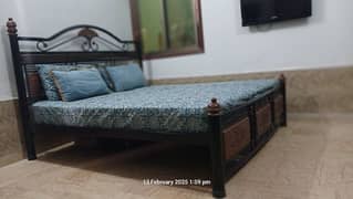 king size bed with mattress