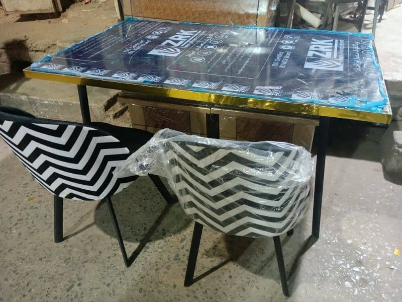 Al Khuliq Dining Table & Chairs 3