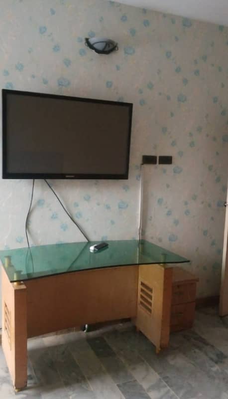 Bath lsland full furnished room available 7