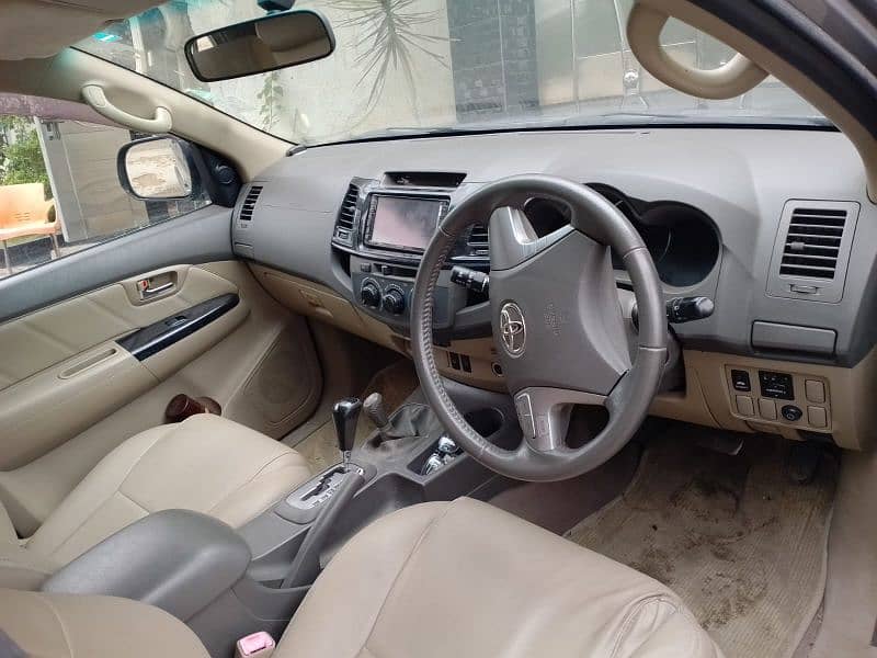 Toyota Fortuner - Full Original 7