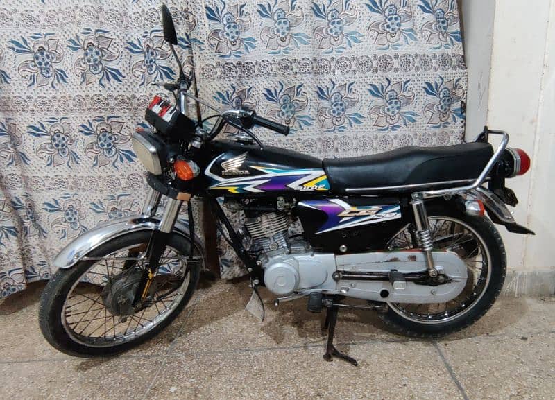 Honda CG 125 black like new Total Genuine 1