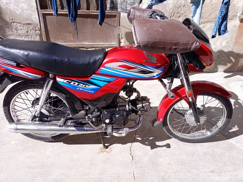 Honda dream CD 70cc 3