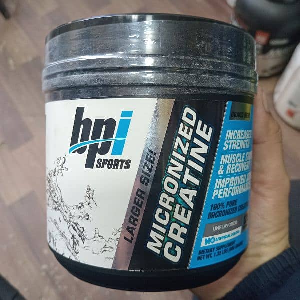 weight gainer and protein supplements and creatine 4