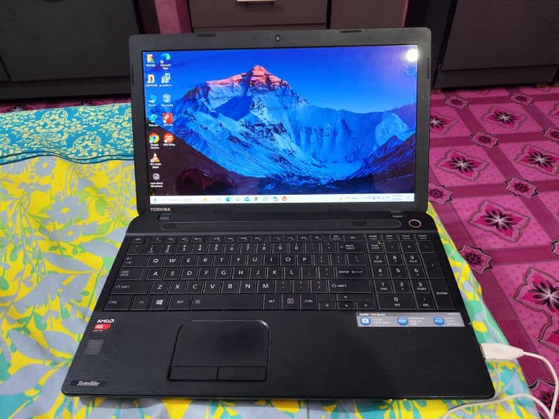 Toshiba Satellite C55 Laptop 1