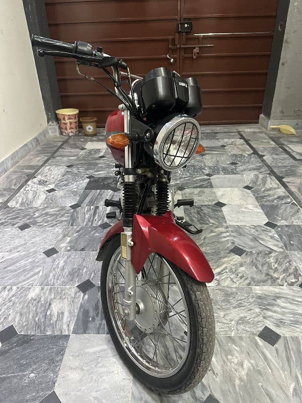 yamaha 125 like new bike 3