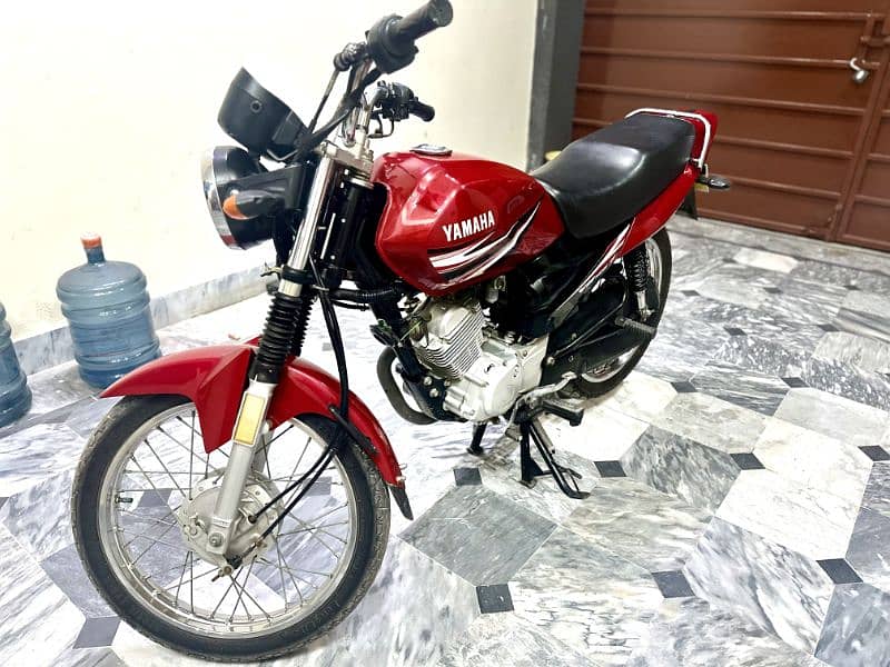 yamaha 125 like new bike 4