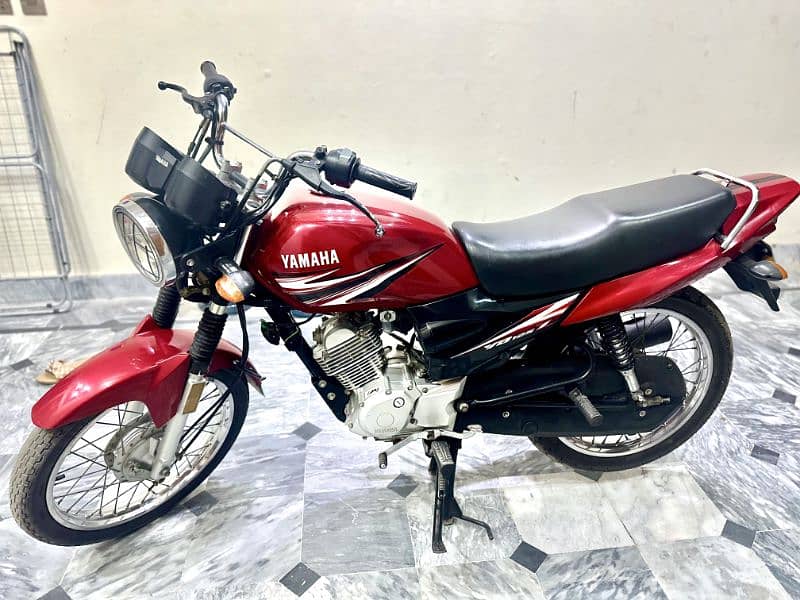 yamaha 125 like new bike 5