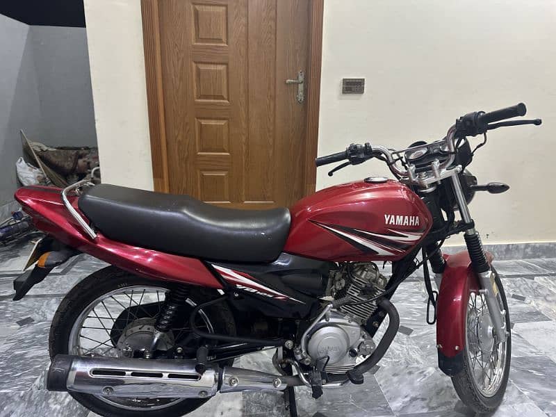 yamaha 125 like new bike 6