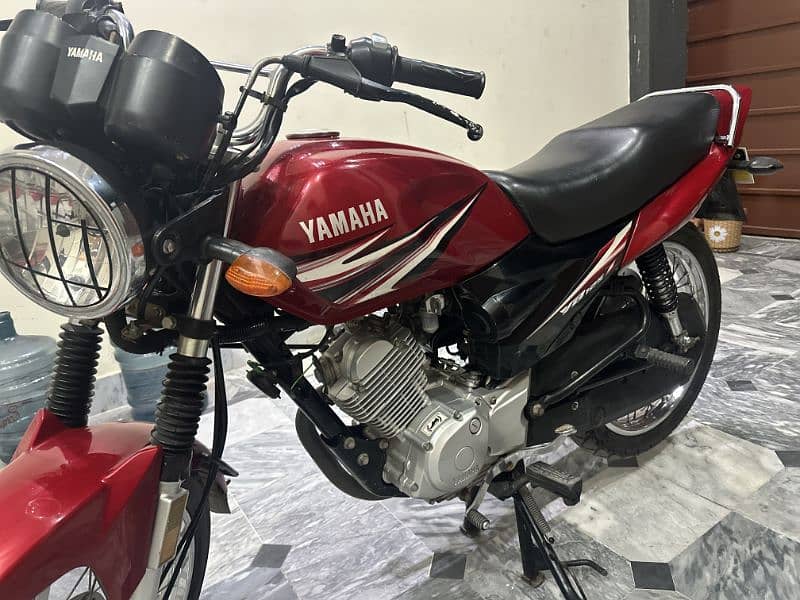 yamaha 125 like new bike 8