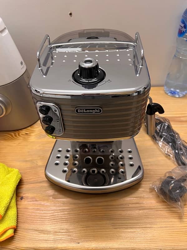 Delonghi Scultura Espresso Coffee Machine 6