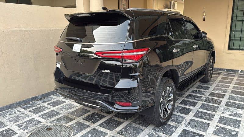 Toyota Fortuner Legender 2023 4