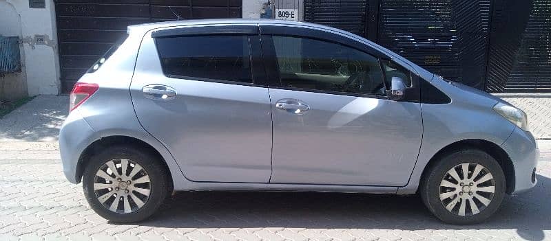 Excellent condition Toyota Vitz 2014 15