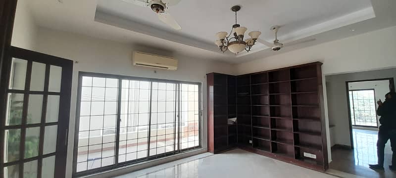 Luxurious 1 Kanal House for Rent in DHA Phase 5 Spacious & Elegant Living 3