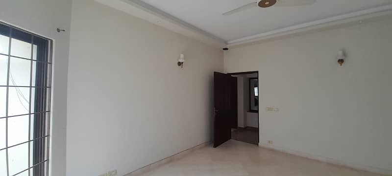 Luxurious 1 Kanal House for Rent in DHA Phase 5 Spacious & Elegant Living 8