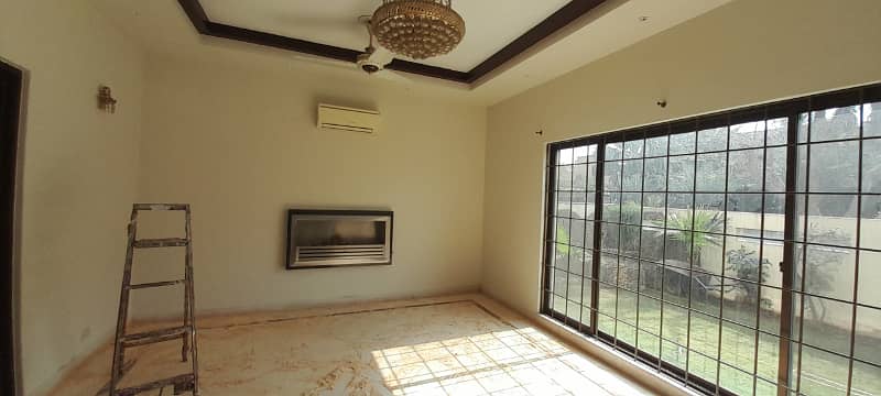 Luxurious 1 Kanal House for Rent in DHA Phase 5 Spacious & Elegant Living 12