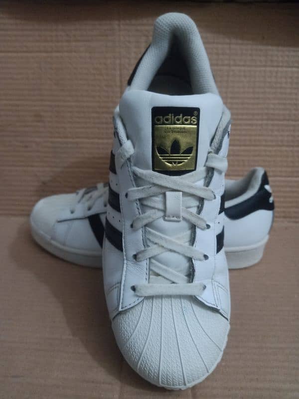 Orignal ( Superstar sneakers) Condition Almost  like new  Size 6 2