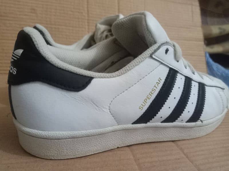 Orignal ( Superstar sneakers) Condition Almost  like new  Size 6 3