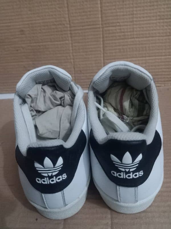 Orignal ( Superstar sneakers) Condition Almost  like new  Size 6 4