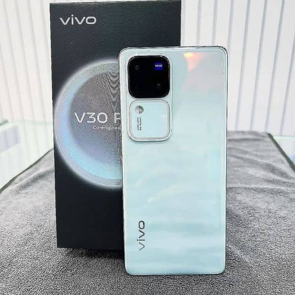 Vivo V30 12/256 0