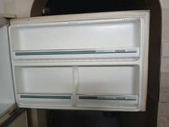 REFRIGERATOR/