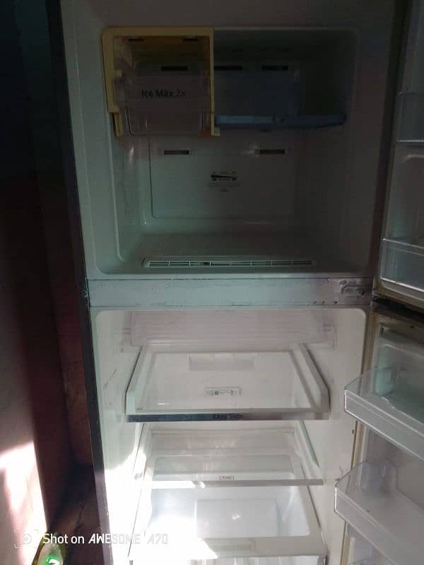 urgent fridge sell. Samsung full Dc inverter 1