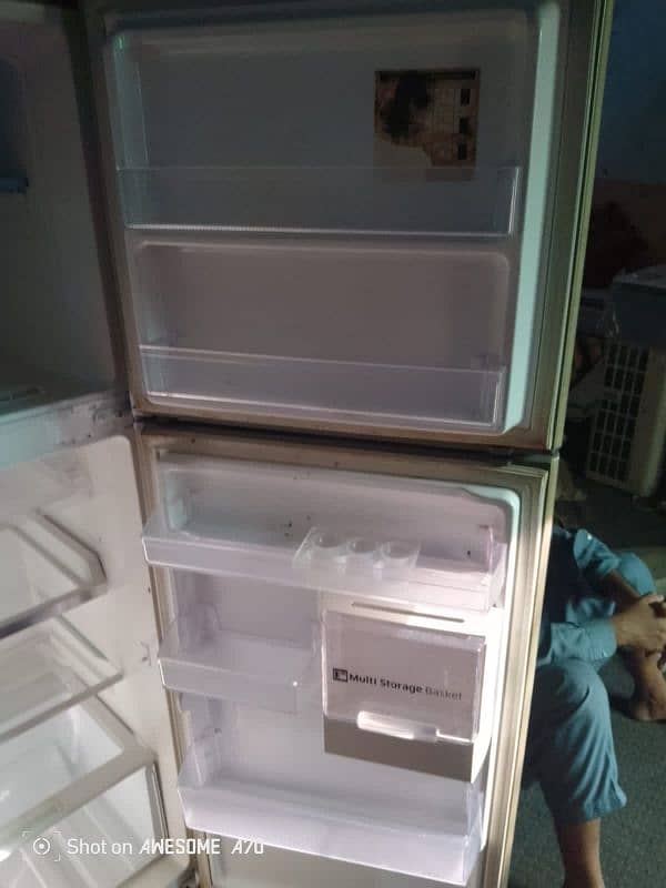 urgent fridge sell. Samsung full Dc inverter 2