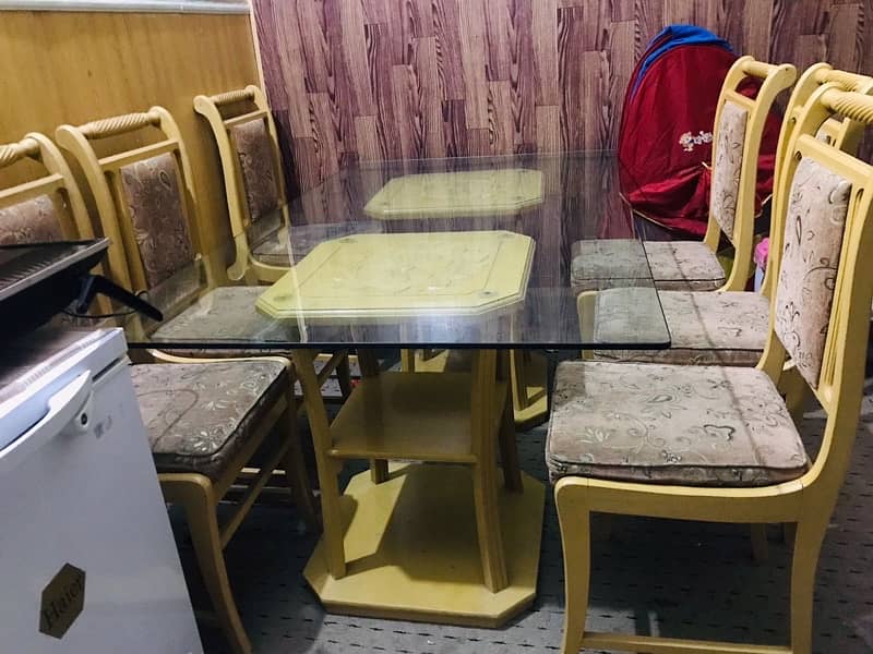 Glass Dinning table with 6 form chairs 0