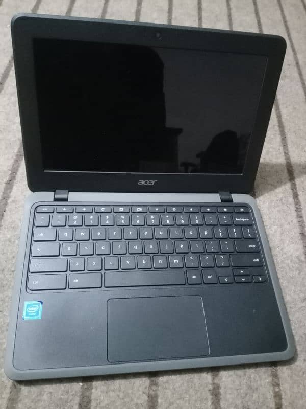 Acer touch screen Chromebook new condition 32gb memory 4gb ram 3