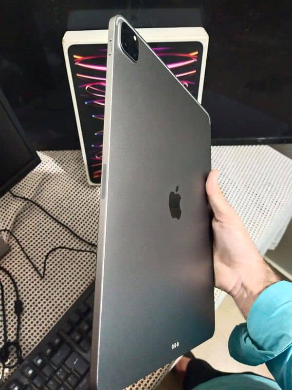 ipad pro M2 12.9 256 GB MDM 1