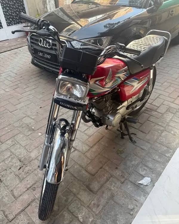 Honda 125 Red 2023 Model 2