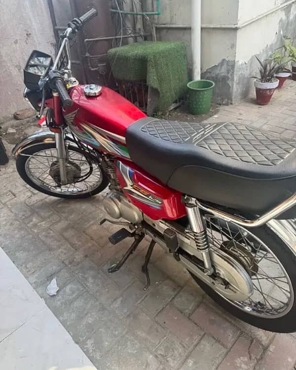 Honda 125 Red 2023 Model 3