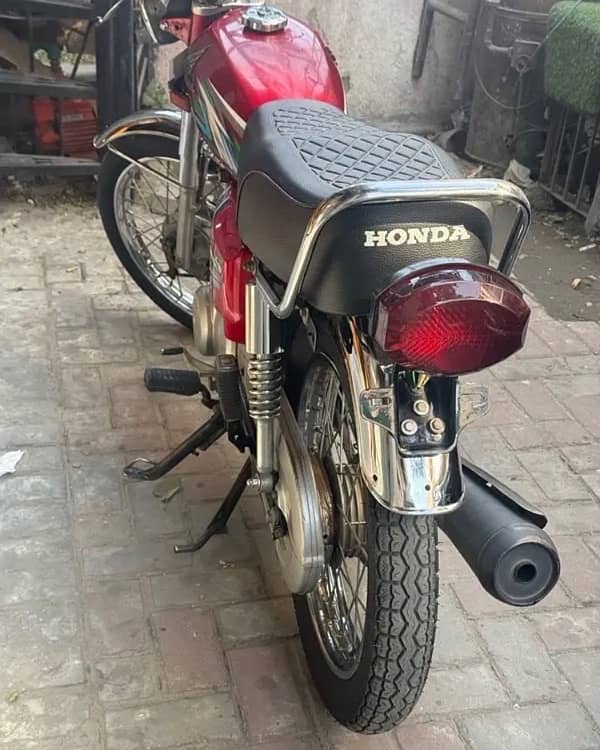 Honda 125 Red 2023 Model 5