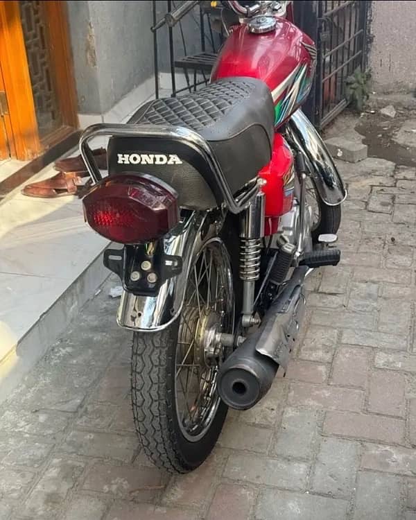 Honda 125 Red 2023 Model 6