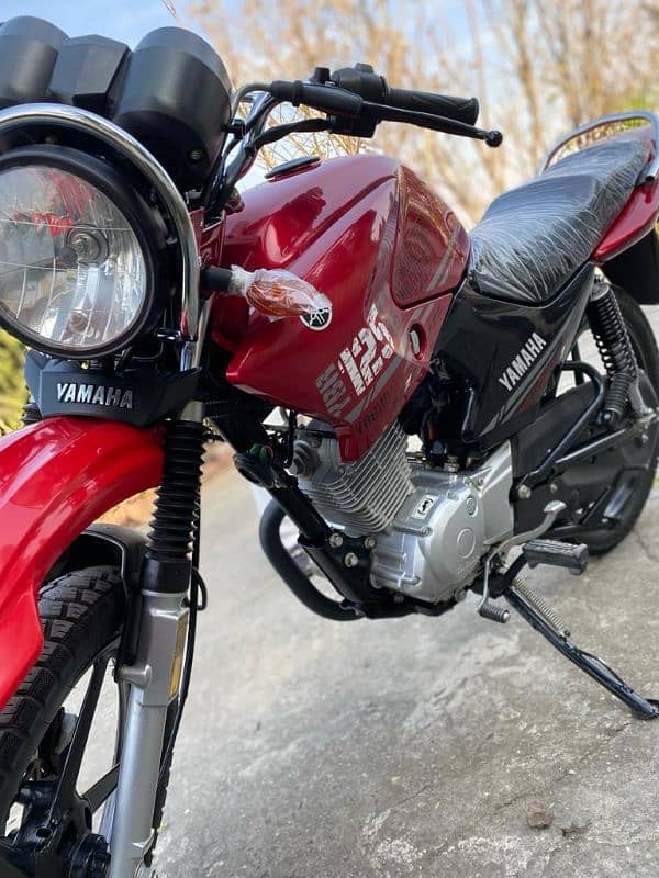 YBR 125 G 23 model 5000 kms chala hua All punjab numbar 4