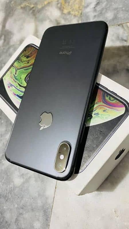 Iphone XS MAX black colour 4