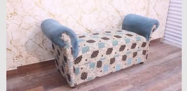 2 Seater Sofa settee in Excellent Condition