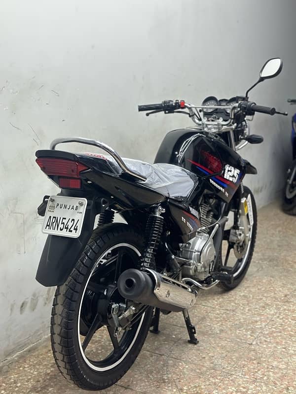 yamaha ybr125g 2023 model ( 9000 km used only ) 1