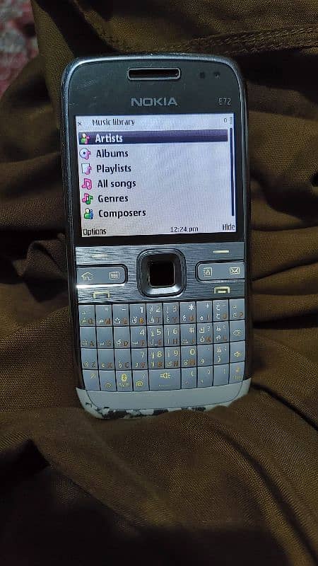 Nokia E72 0