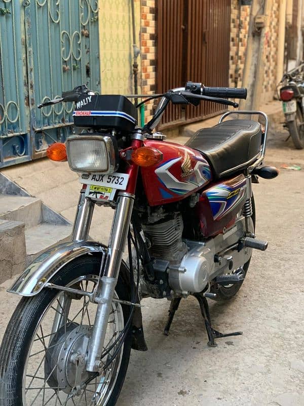 Honda 125 for sale in green town lahore. 0