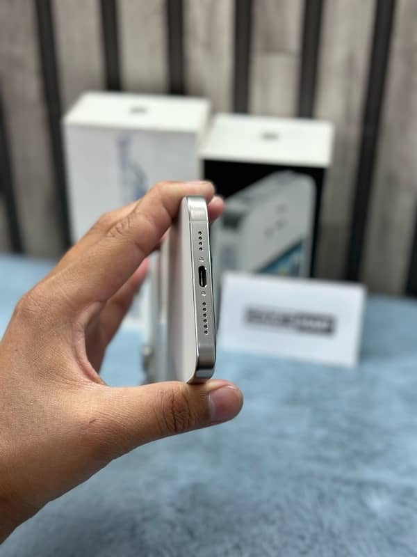 15 Pro Max JV KIT 256GB 99% Health White Titanium 4