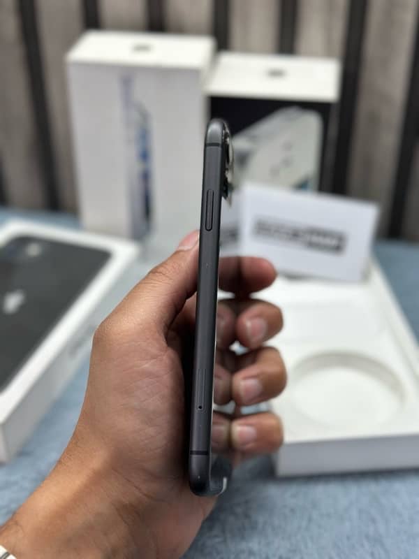 iPhone 11 JV 128GB Under Apple Warranty Black Colour 1